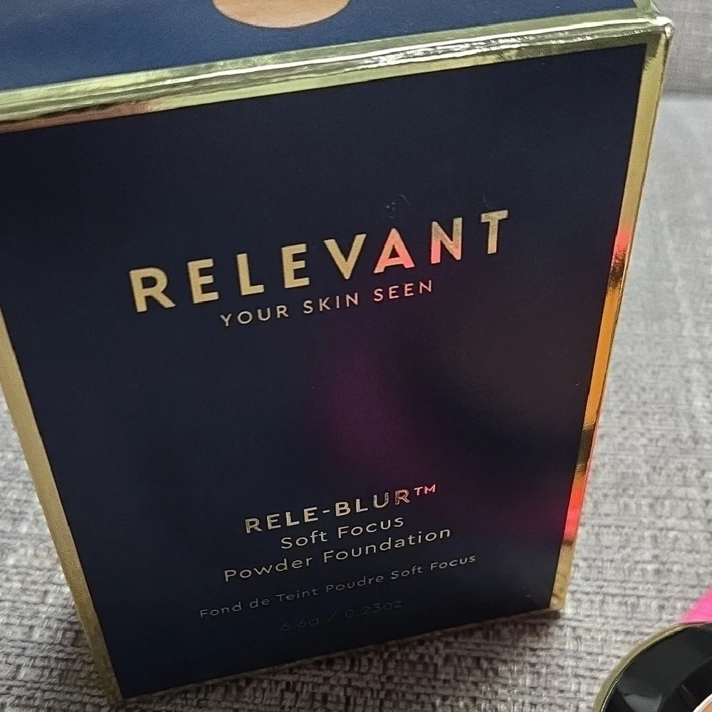 Relevant Re-Blur Soft Focus Powder Foundation -‎ Revel 10 New In Box